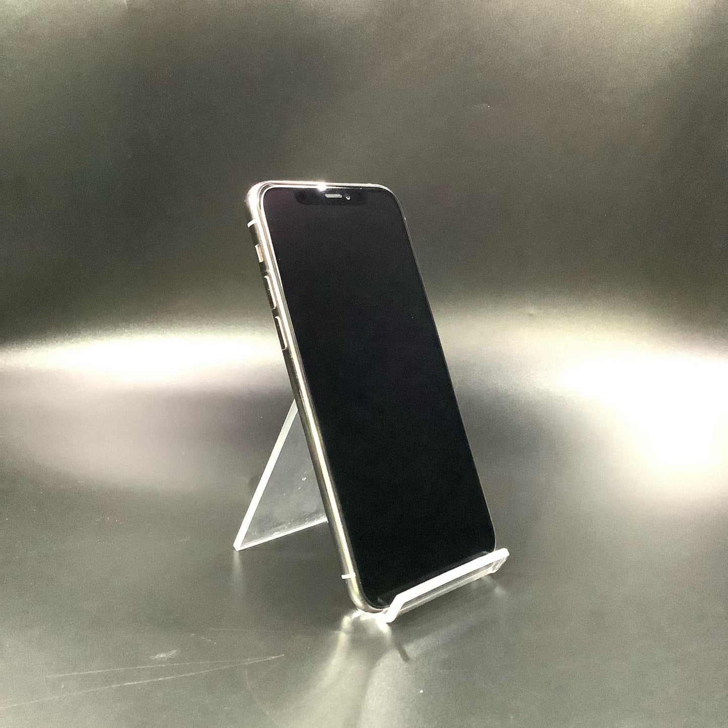 【全額返金保証】【最速発送】Apple iPhone iPhone 11 Pro 64GB シルバー docomo 白ロム 動作確認済 79%