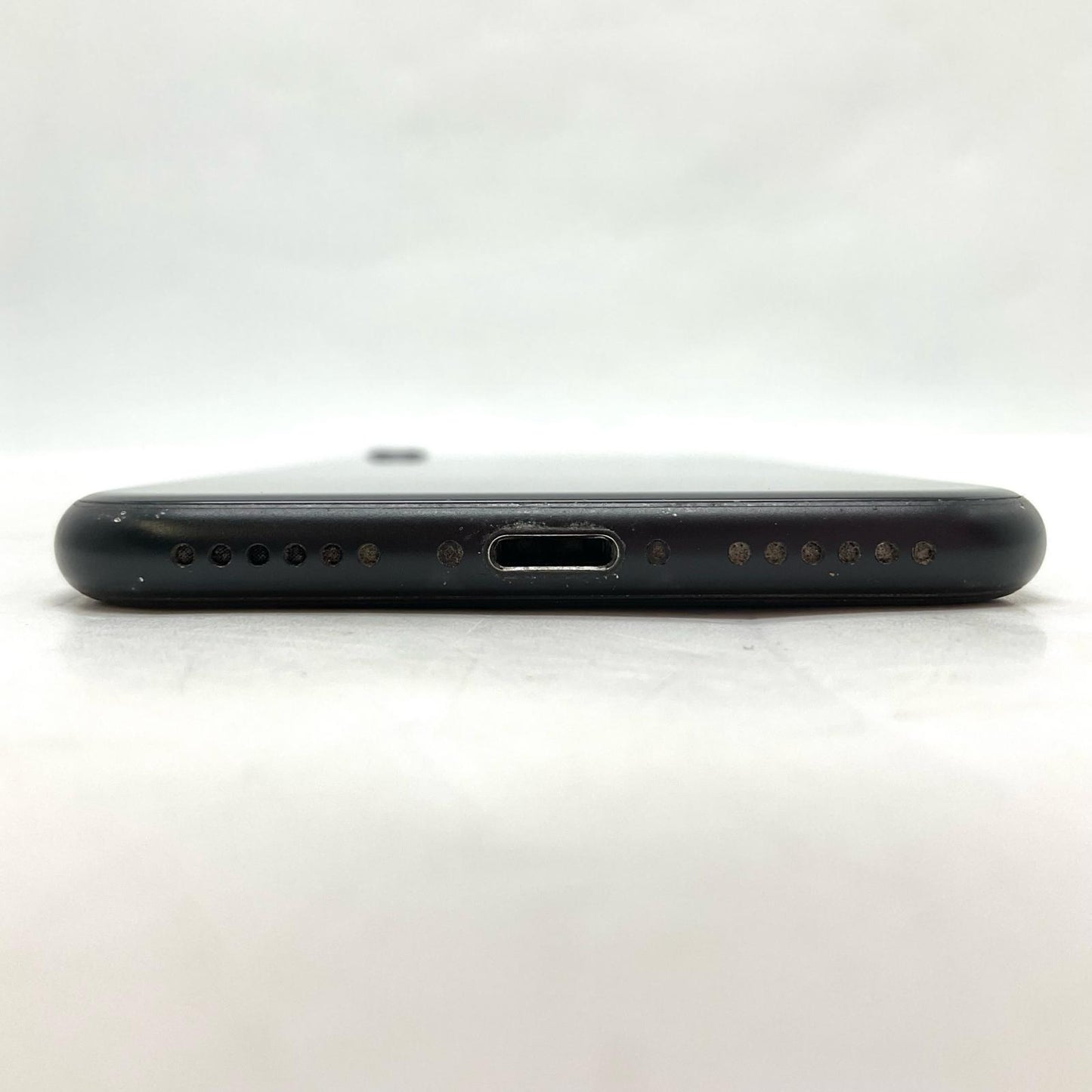 【全額返金保証】【最速発送】Apple iPhone iPhone SE（第2世代） 256GB ブラック docomo 白ロム 動作確認済 77%