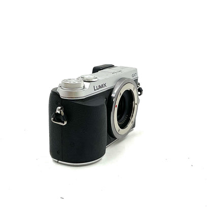 【全額返金保証】【最速発送】Panasonic デジタル一眼 LUMIX DMC-GX7-S ボディ [シルバー] 動作確認済