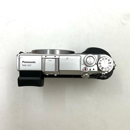 【全額返金保証】【最速発送】Panasonic デジタル一眼 LUMIX DMC-GX7-S ボディ [シルバー] 動作確認済
