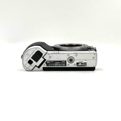 【全額返金保証】【最速発送】Panasonic デジタル一眼 LUMIX DMC-GX7-S ボディ [シルバー] 動作確認済