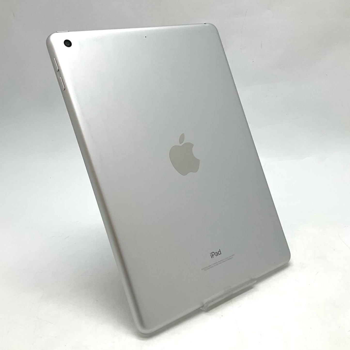 【全額返金保証】【最速発送】Apple iPad iPad 第5世代 32GB シルバー Wi-Fi 動作確認済