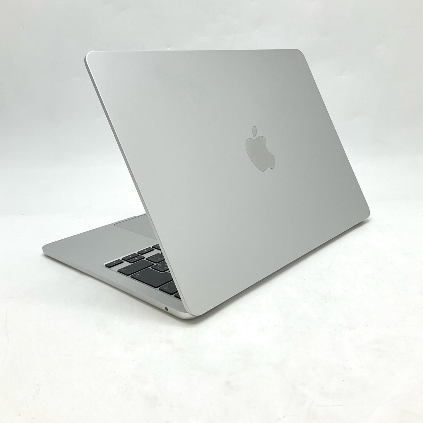【全額返金保証】【最速発送】Apple MacBook Air 13.6インチ 2022 M2 8core 8GB 256GB シルバー 98% 美品 動作確認済