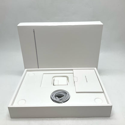【全額返金保証】【最速発送】Apple MacBook Air 13.6インチ 2022 M2 8core 8GB 256GB シルバー 98% 美品 動作確認済