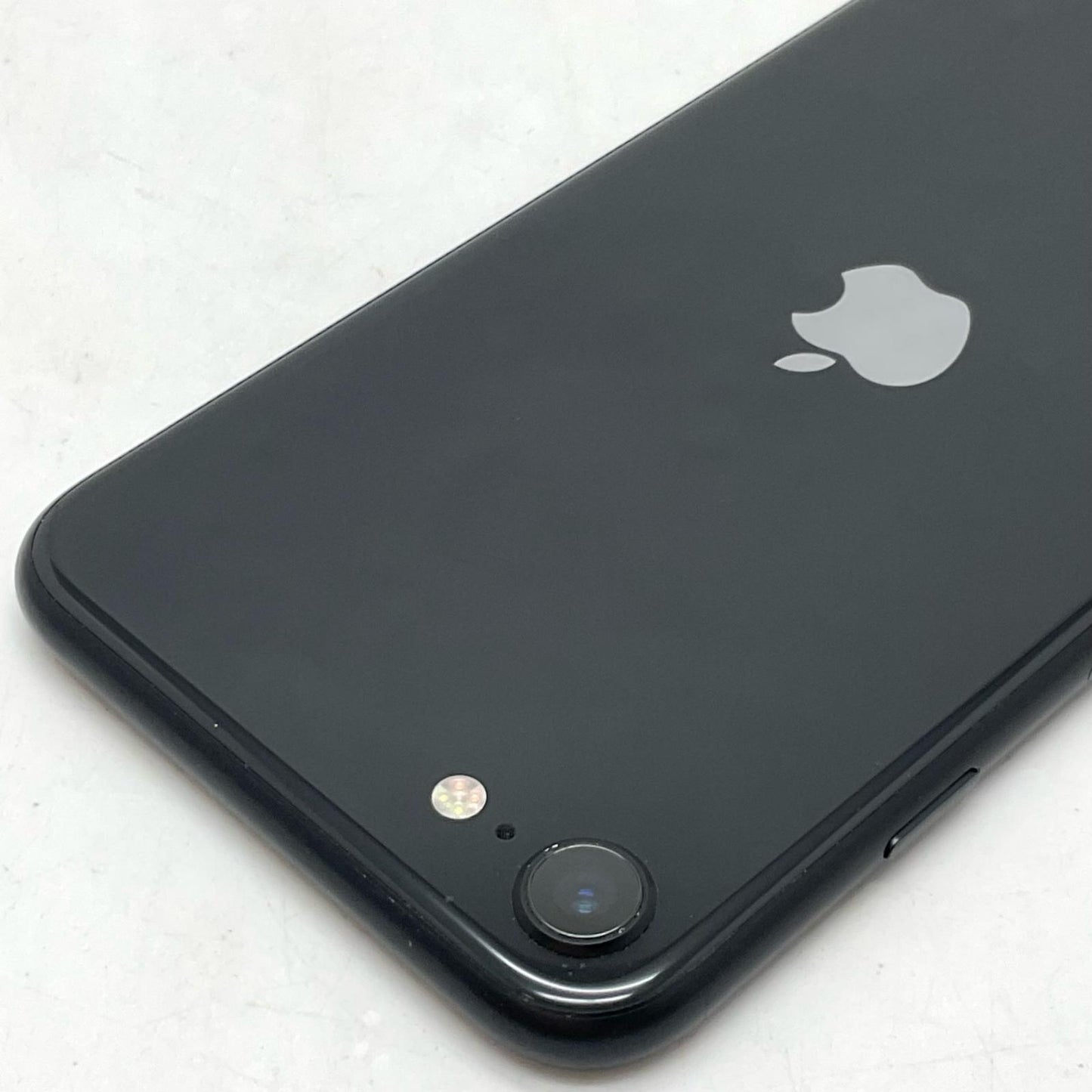 【全額返金保証】【最速発送】Apple iPhone iPhone SE（第2世代） 256GB ブラック docomo 白ロム 動作確認済 73%