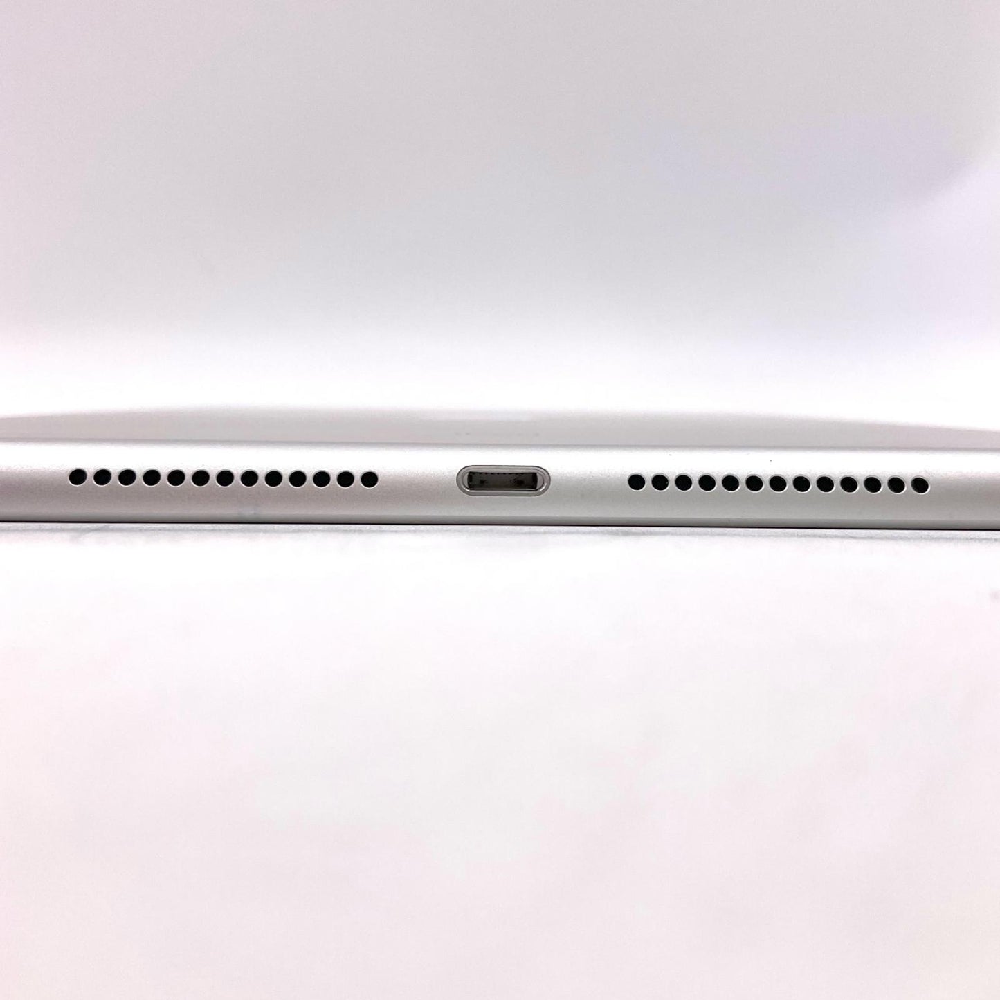【全額返金保証】【最速発送】Apple iPad iPad 10.2インチ 第9世代 64GB シルバー Wi-Fi 美品 動作確認済