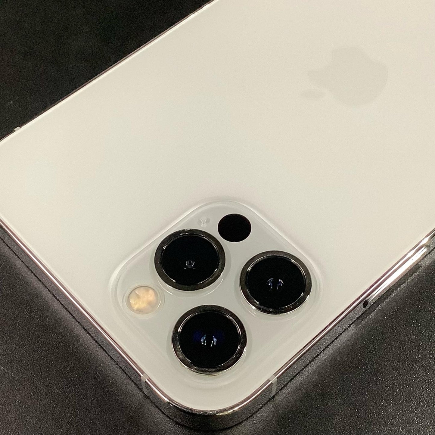 【全額返金保証】【最速発送】Apple iPhone iPhone 12 Pro 128GB シルバー docomo 白ロム 動作確認済 72%