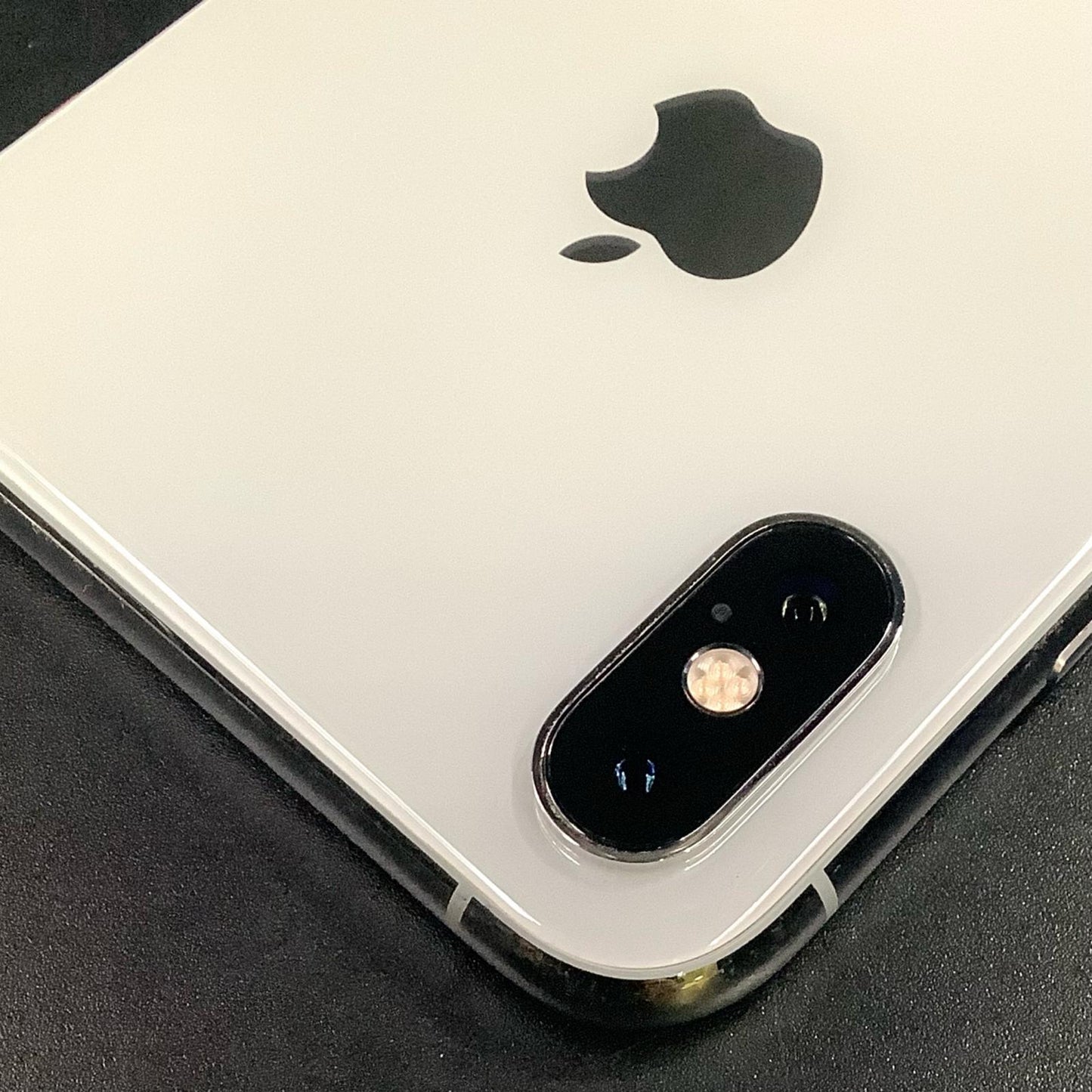 【全額返金保証】【最速発送】Apple iPhone iPhone XS 64GB シルバー docomo 白ロム 動作確認済 76%
