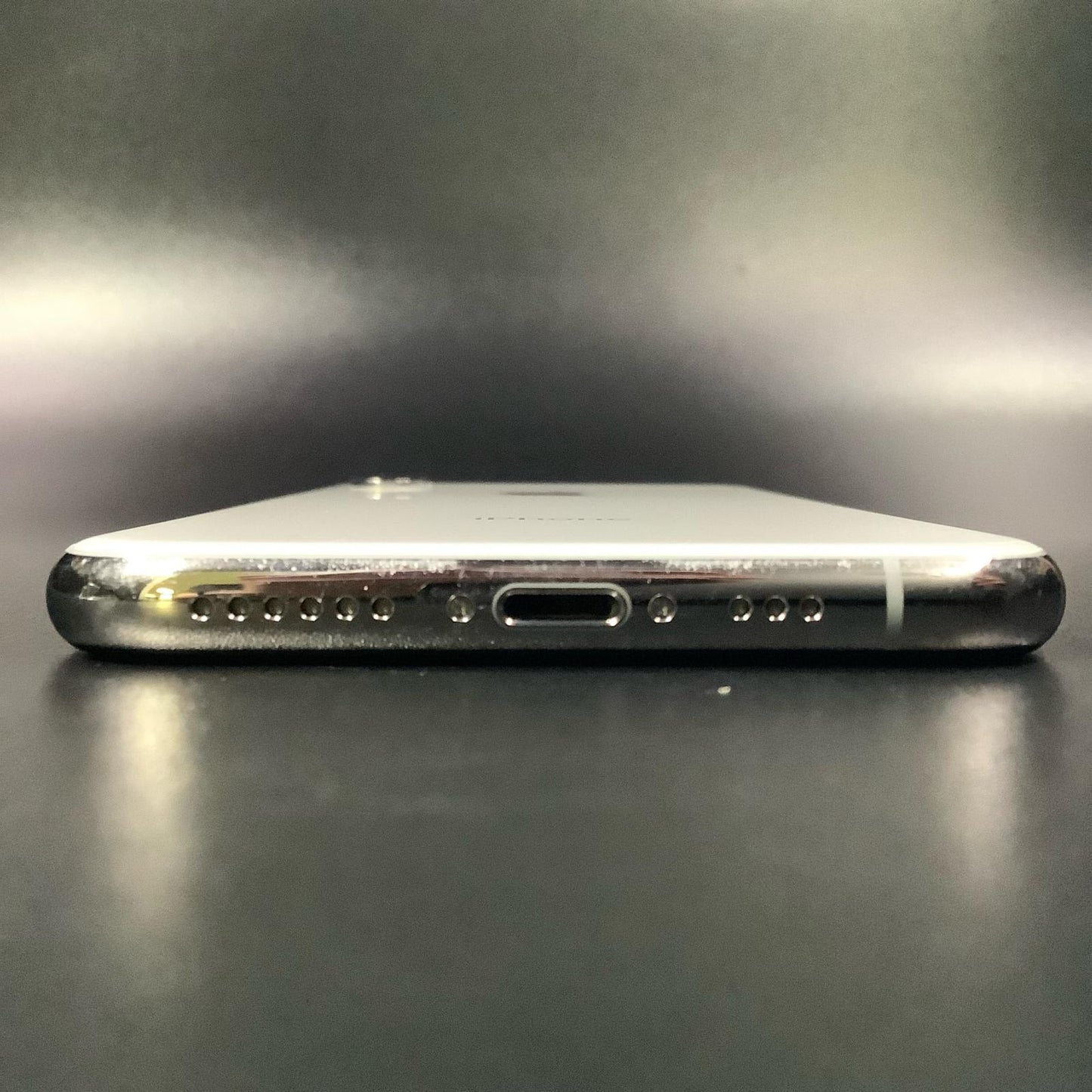 【全額返金保証】【最速発送】Apple iPhone iPhone XS 64GB シルバー docomo 白ロム 動作確認済 76%