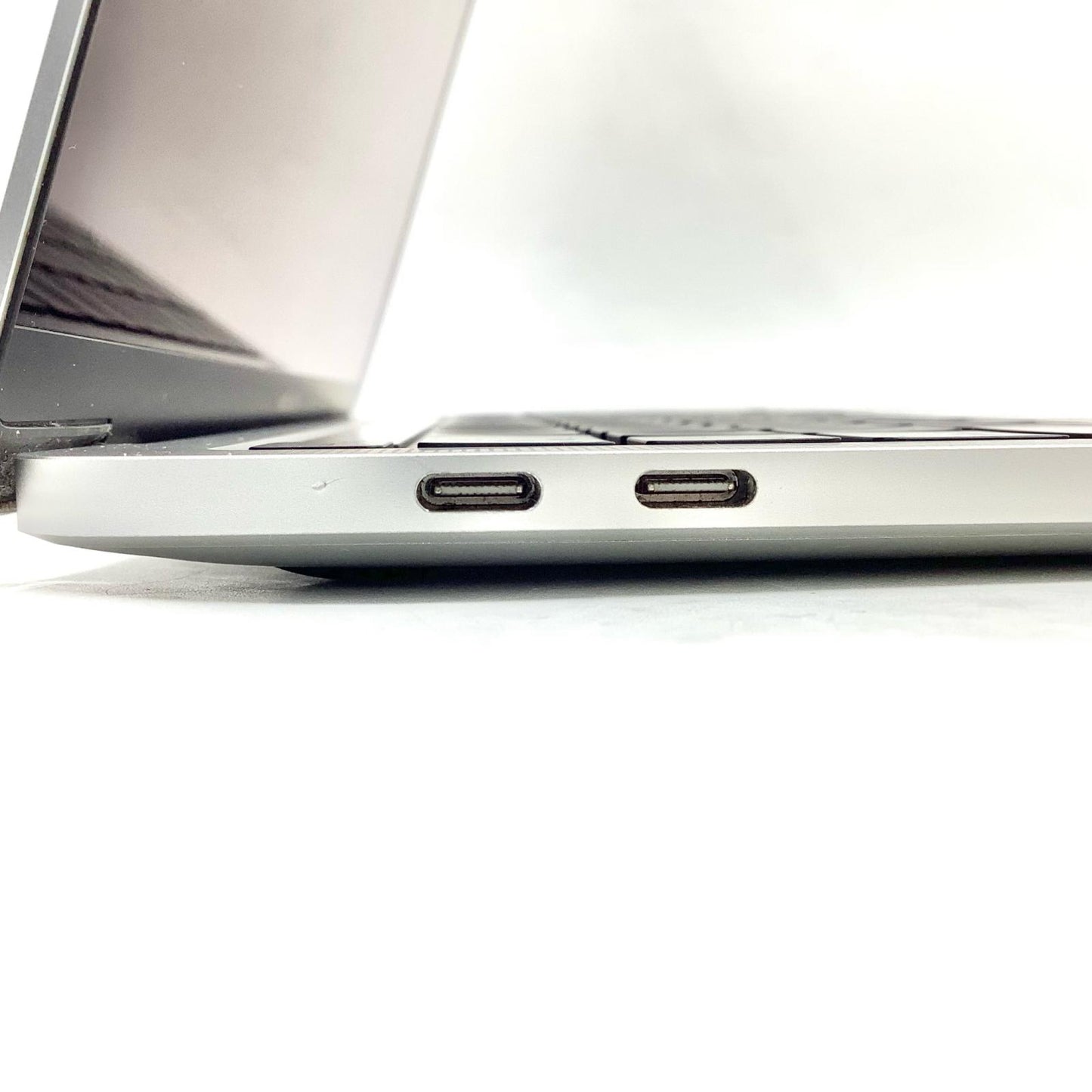 【全額返金保証】【最速発送】Apple MacBook Pro 13.3インチ 2020 Apple M1 8GB 256GB シルバー 95% 動作確認済