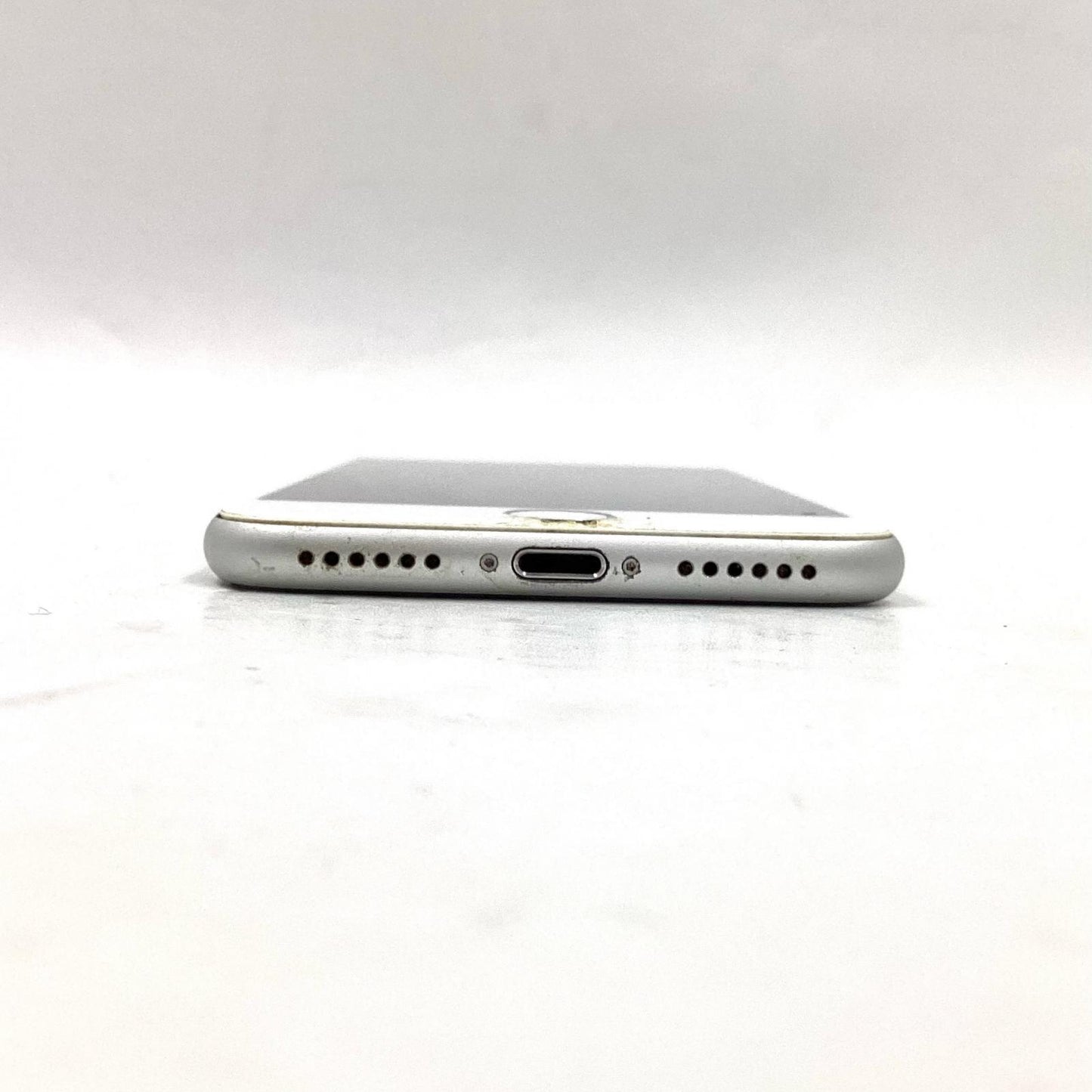 【最速発送】Apple iPhone iPhone 8 64GB シルバー au 白ロム【難有】 100%