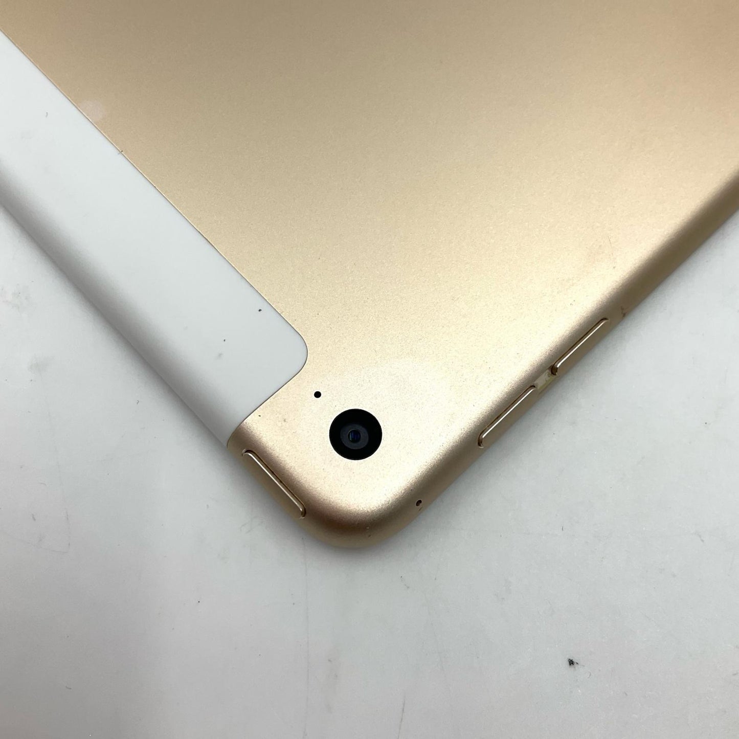 【最速発送】Apple iPad iPad mini 4 Wi-Fi + Cellular 128GB Gold au 白ロム【難有】