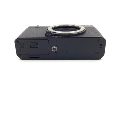 【全額返金保証】【最速発送】FUJIFILM デジタル一眼 X-E4 ボディ [ブラック] 美品 動作確認済