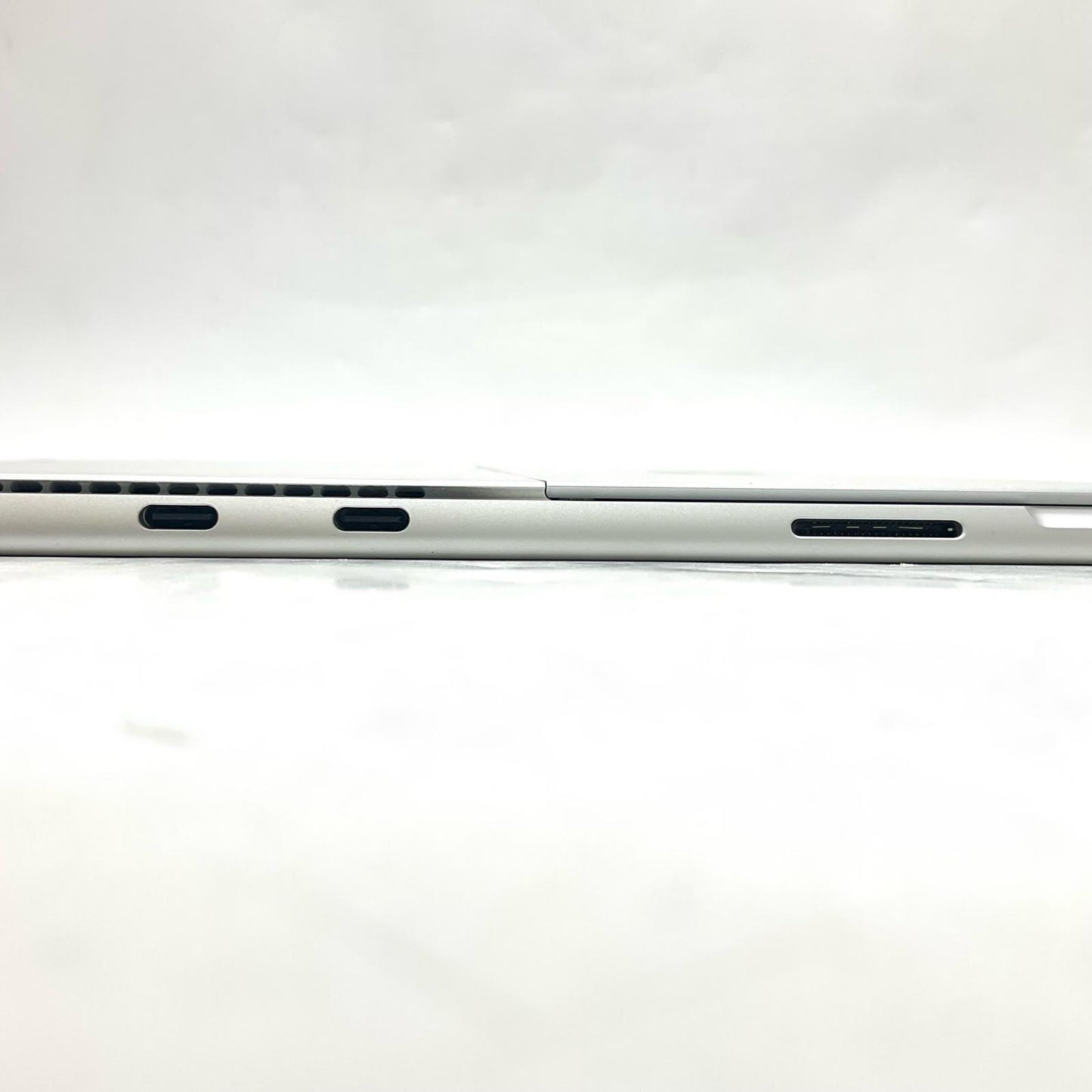 【全額返金保証】【最速発送】Microsoft Surface Pro 8 1983 i7-1185G7 16GB M.2 SSD 256GB 84.2% 動作確認済