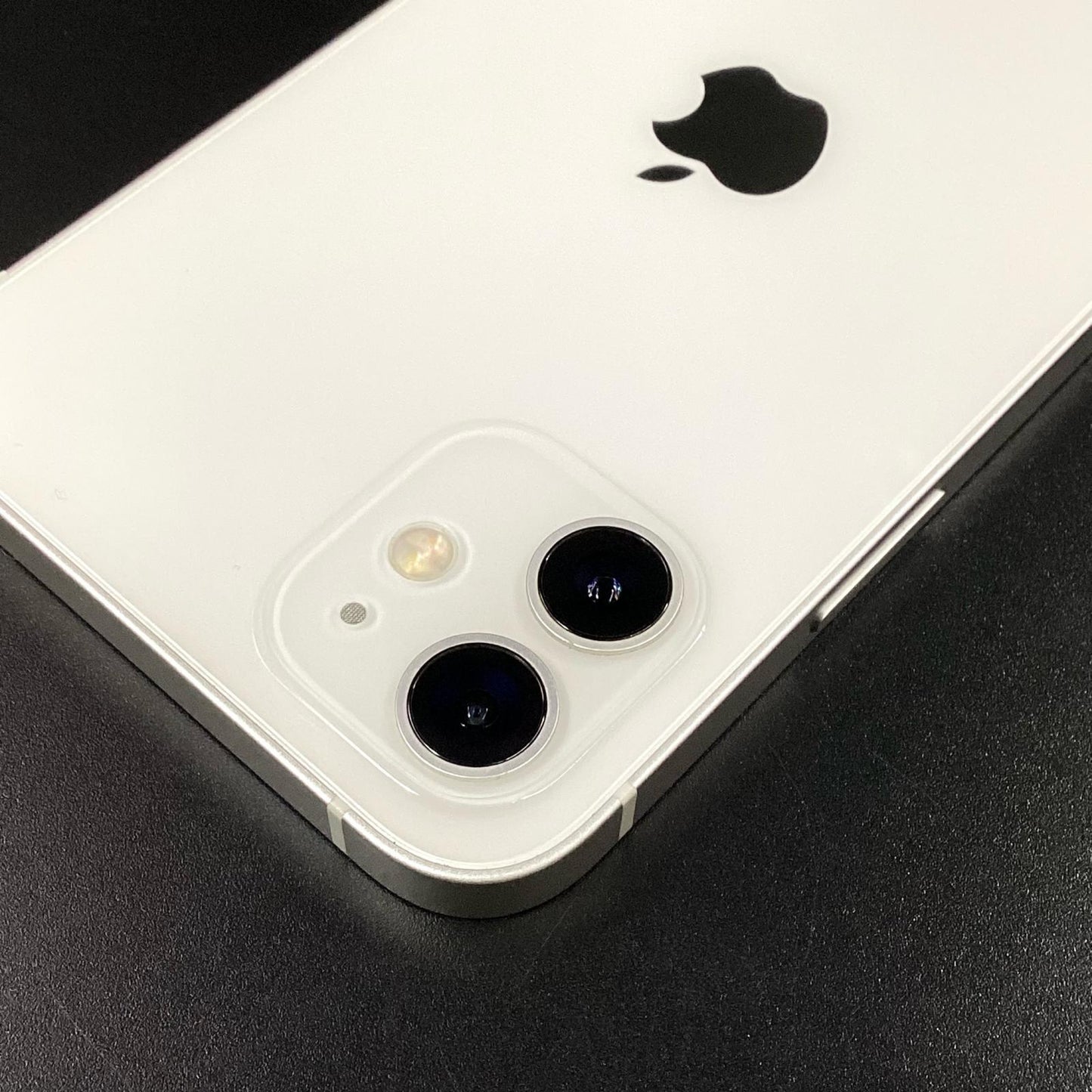 【全額返金保証】【最速発送】Apple iPhone iPhone 12 64GB ホワイト docomo 白ロム 動作確認済 79%