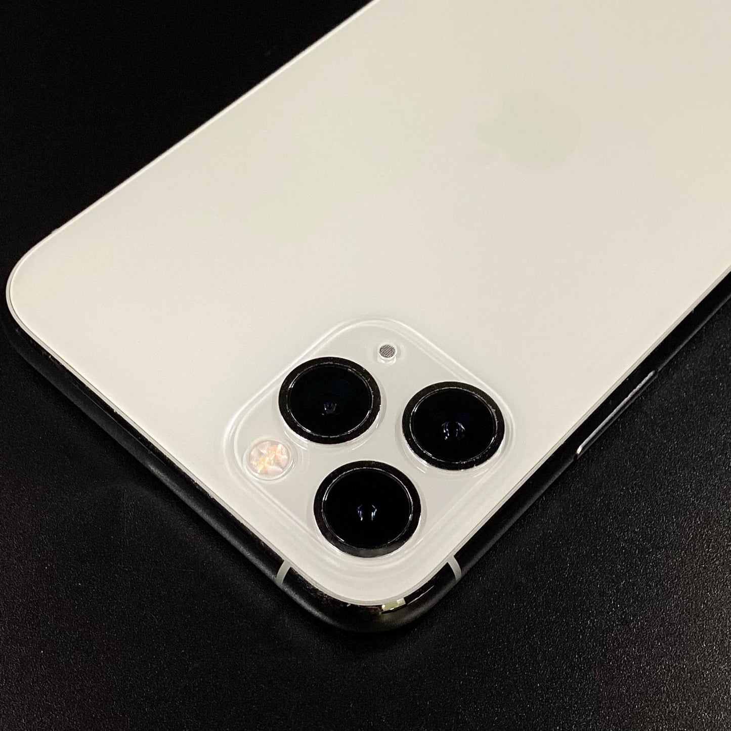 【全額返金保証】【最速発送】Apple iPhone iPhone Pro 11 Pro 512GB シルバー docomo SIMフリー 白ロム 動作確認済 75%