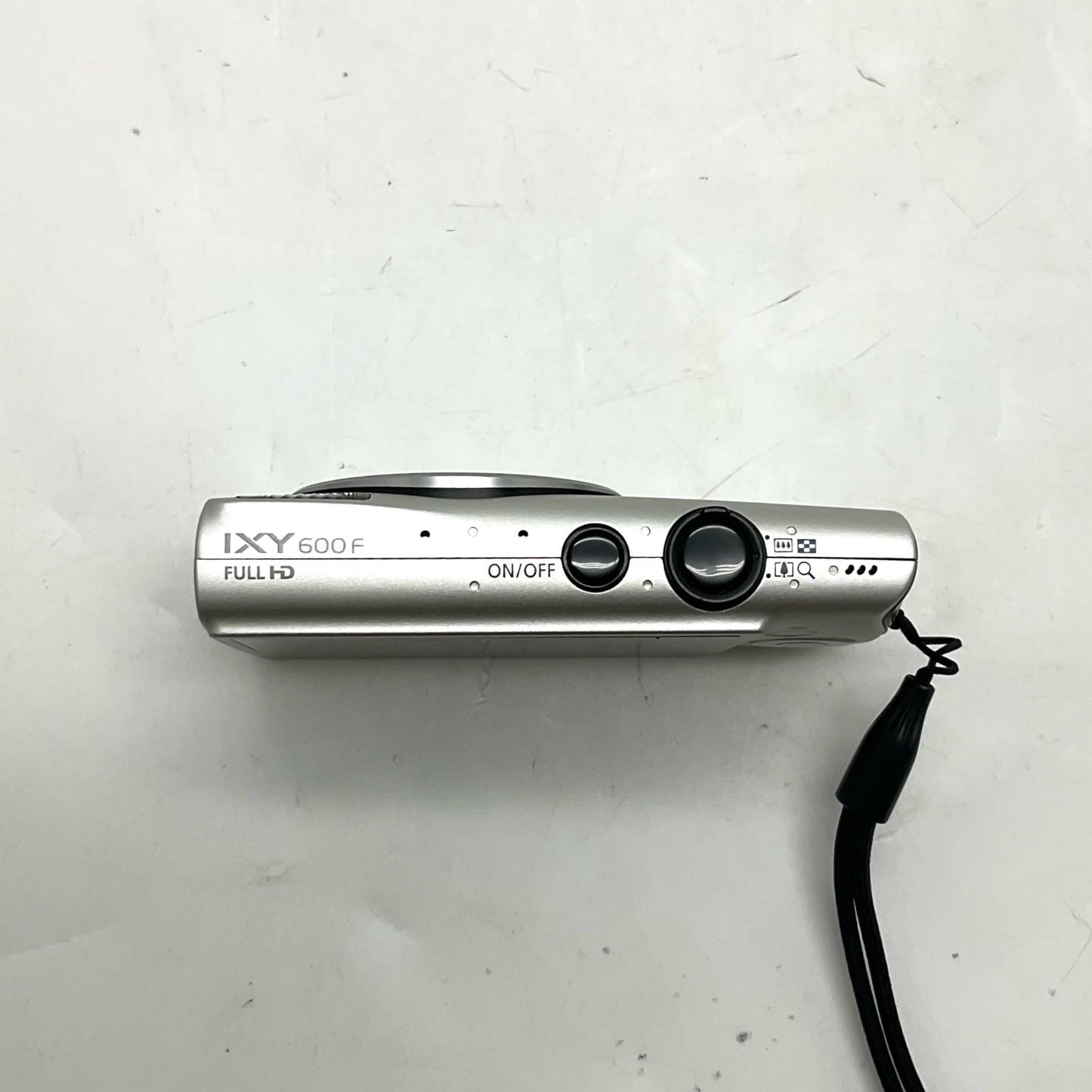 【全額返金保証】【最速発送】Canon コンパクトデジタルカメラ IXY 600F［シルバー] 美品 動作確認済