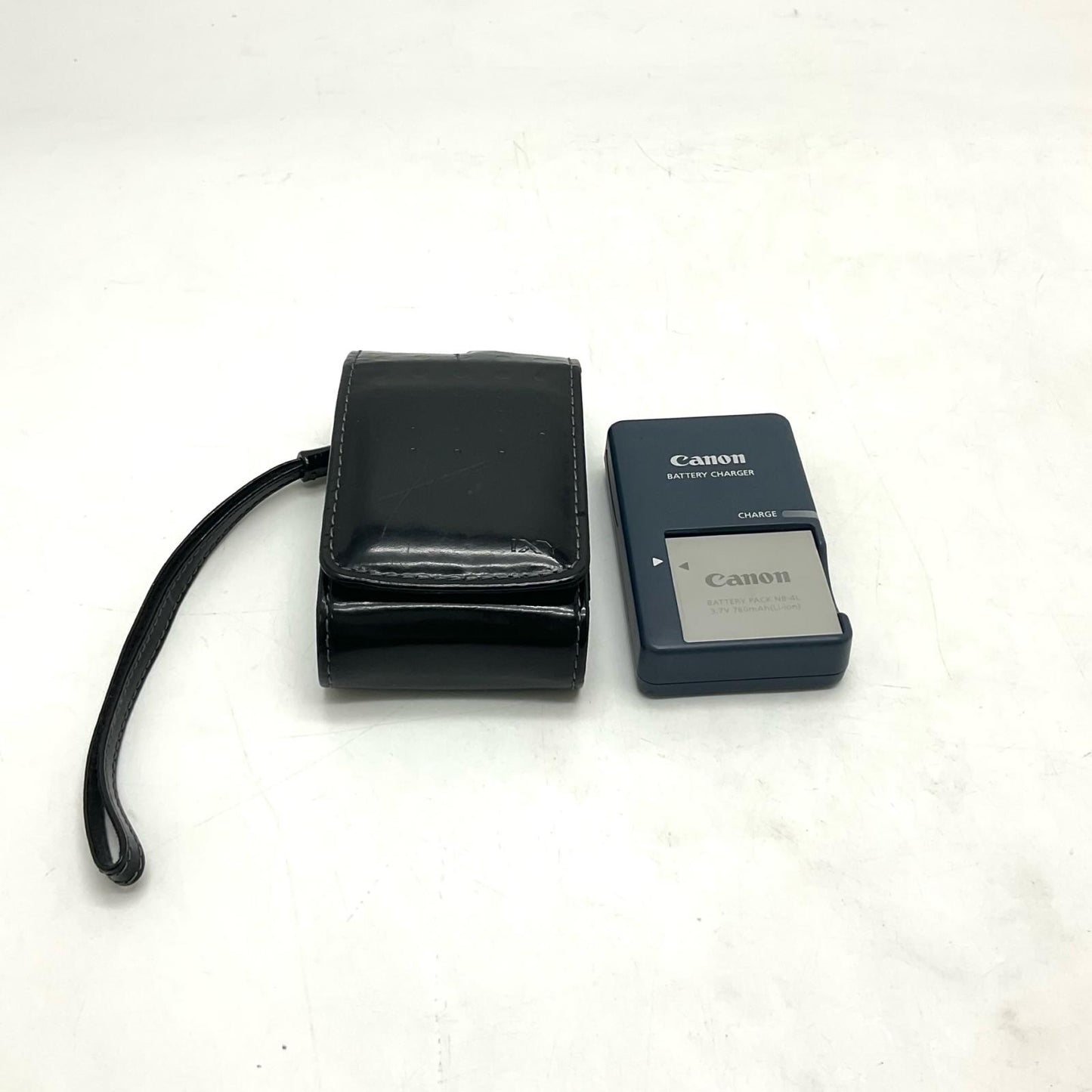 【全額返金保証】【最速発送】Canon コンパクトデジタルカメラ IXY 600F［シルバー] 美品 動作確認済