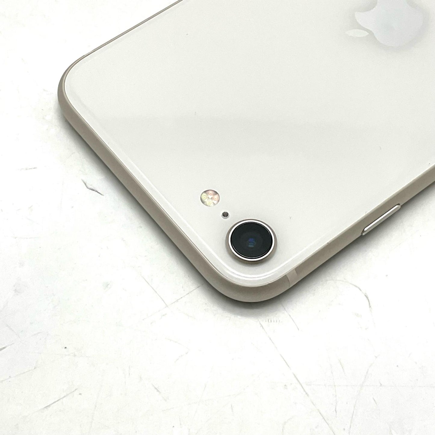 【全額返金保証】【最速発送】Apple iPhone iPhone SE（第3世代） 64GB スターライト au 白ロム 動作確認済 72%