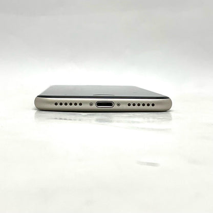 【全額返金保証】【最速発送】Apple iPhone iPhone SE（第3世代） 64GB スターライト au 白ロム 動作確認済 72%