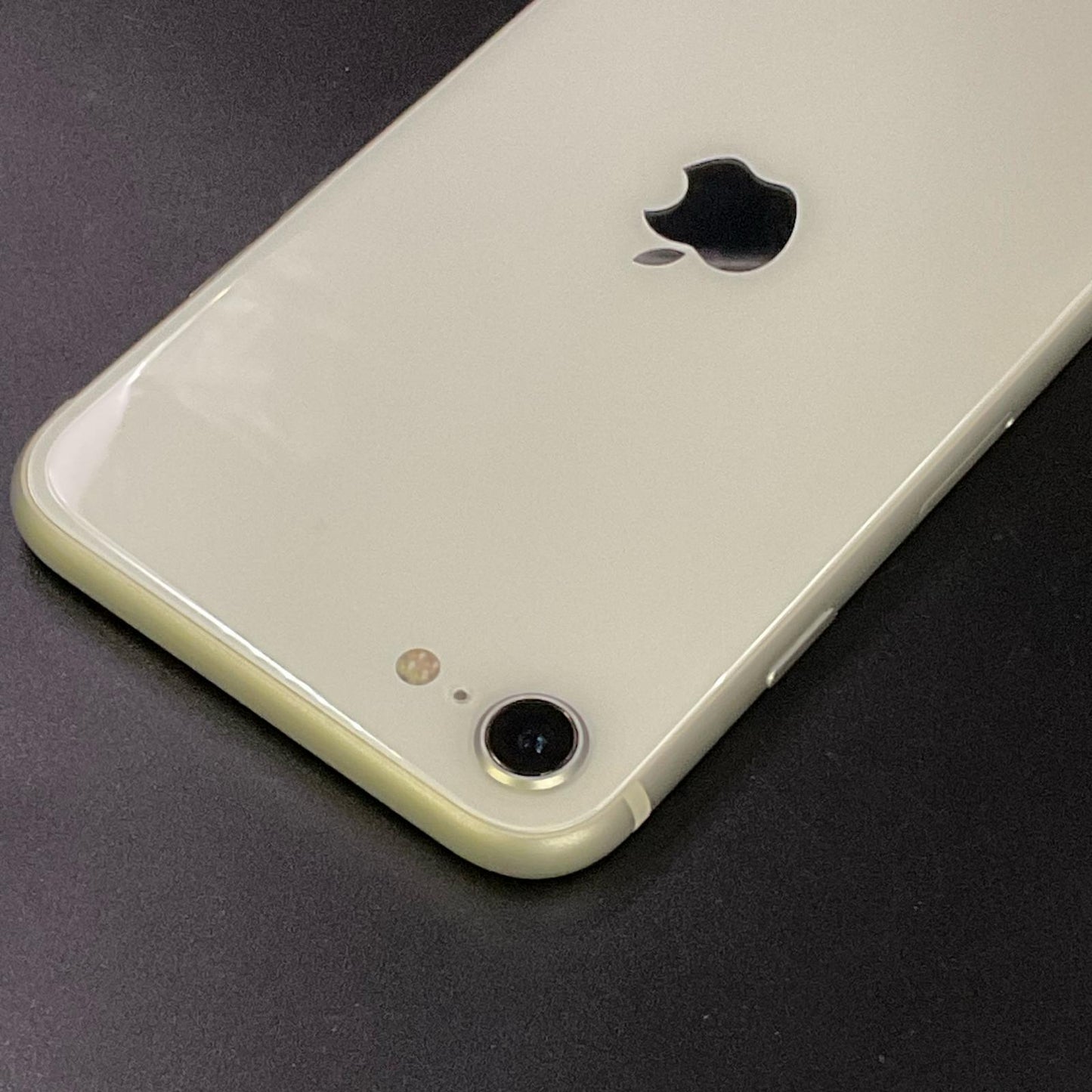 【全額返金保証】【最速発送】Apple iPhone iPhone SE（第2世代） 64GB ホワイト SIMフリー 白ロム 動作確認済 79%