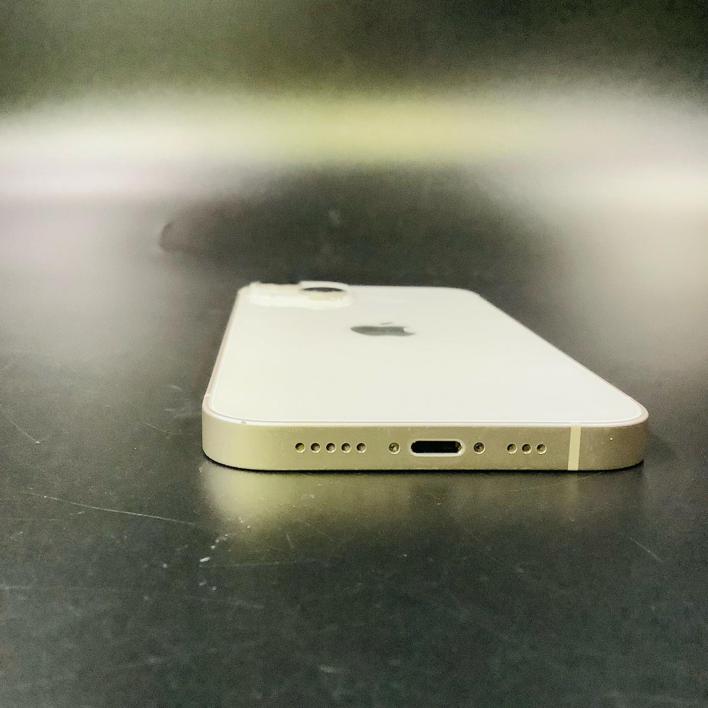 【全額返金保証】【最速発送】Apple iPhone iPhone 13 128GB スターライト docomo 白ロム 動作確認済 72%