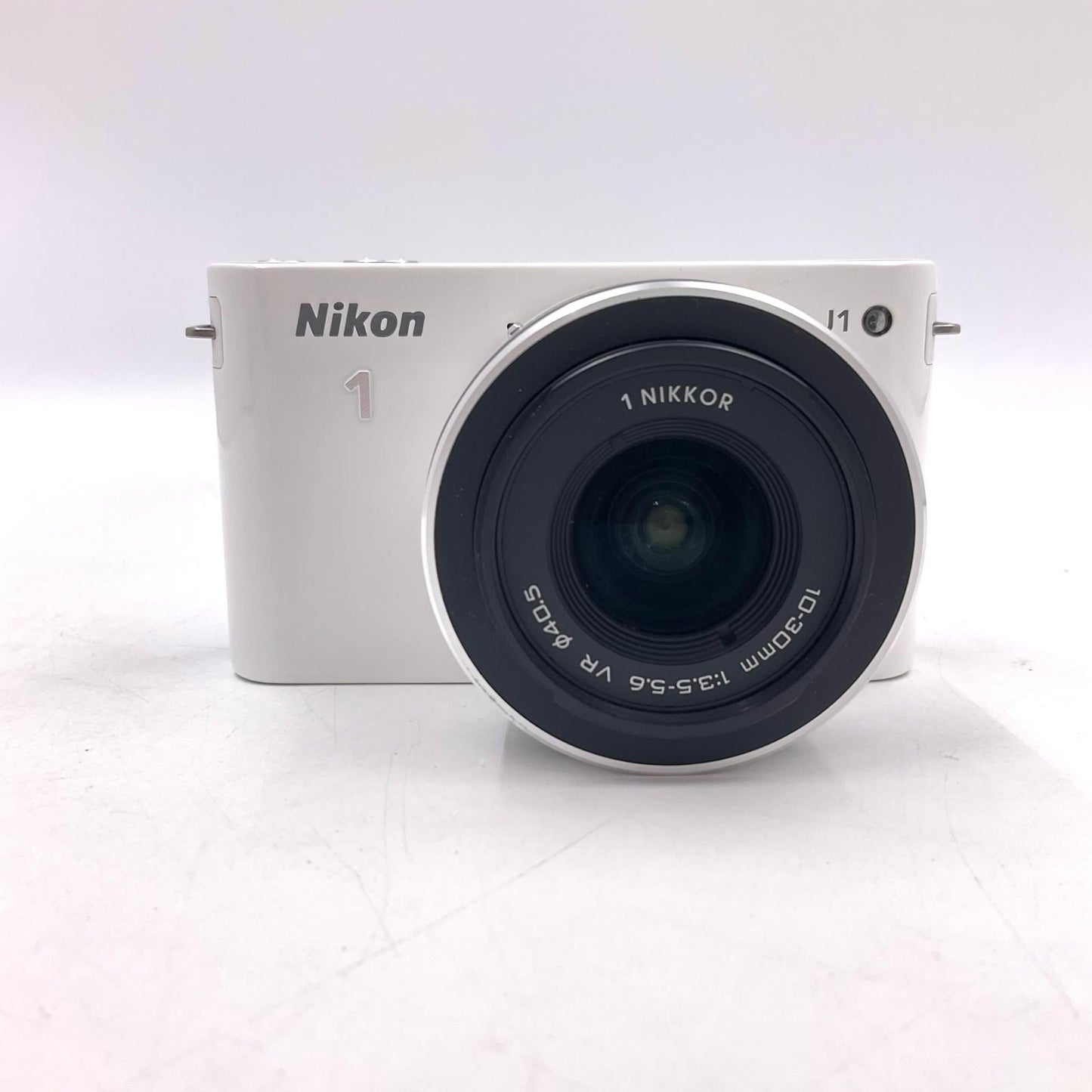 【全額返金保証】【最速発送】Nikon デジタル一眼 1 J1 標準ズームレンズキット ホワイト 動作確認済