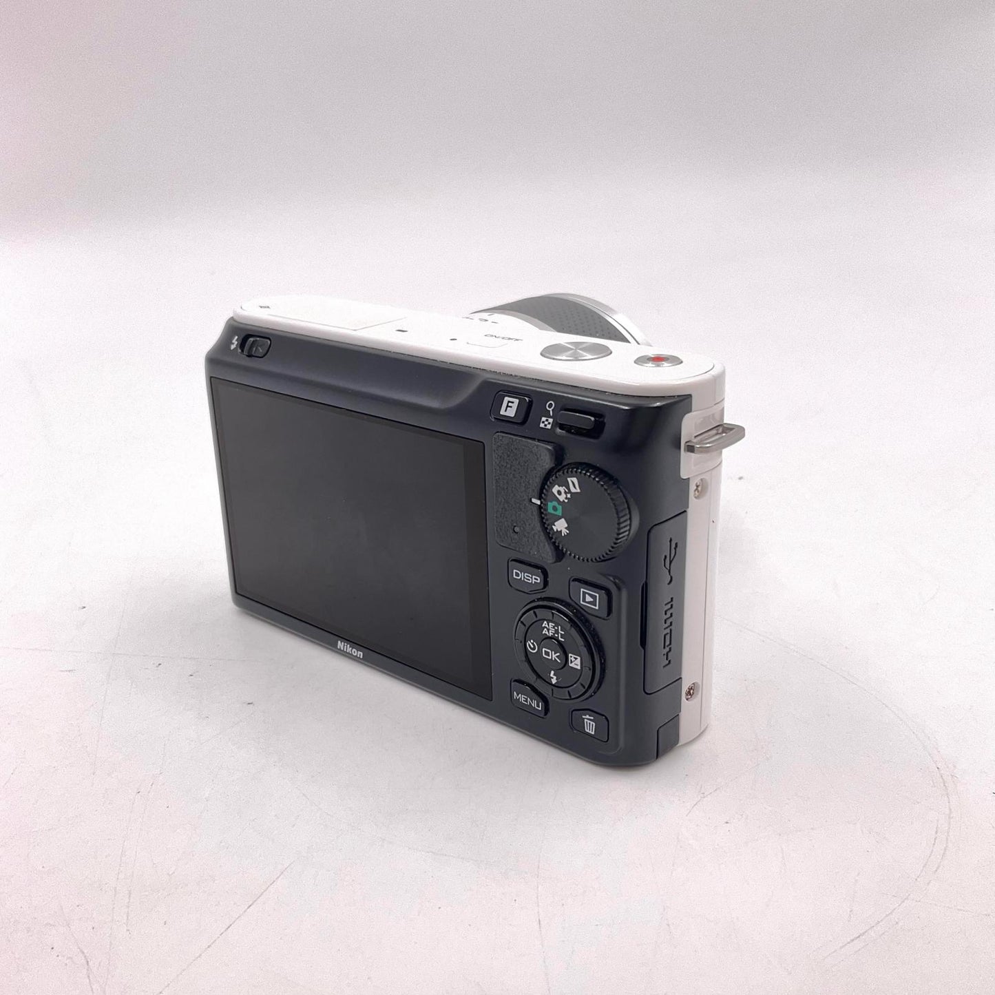 【全額返金保証】【最速発送】Nikon デジタル一眼 1 J1 標準ズームレンズキット ホワイト 動作確認済