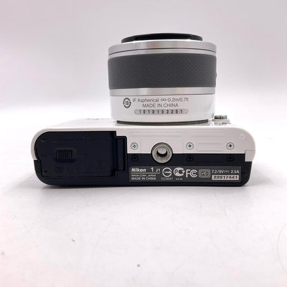 【全額返金保証】【最速発送】Nikon デジタル一眼 1 J1 標準ズームレンズキット ホワイト 動作確認済