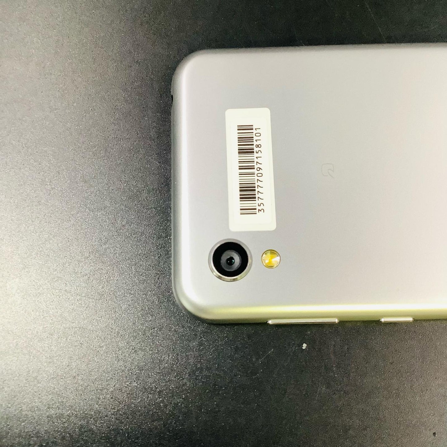 【全額返金保証】【最速発送】SHARP AQUOS sense2 32GB ホワイトシルバー au SHV43 白ロム 美品 動作確認済