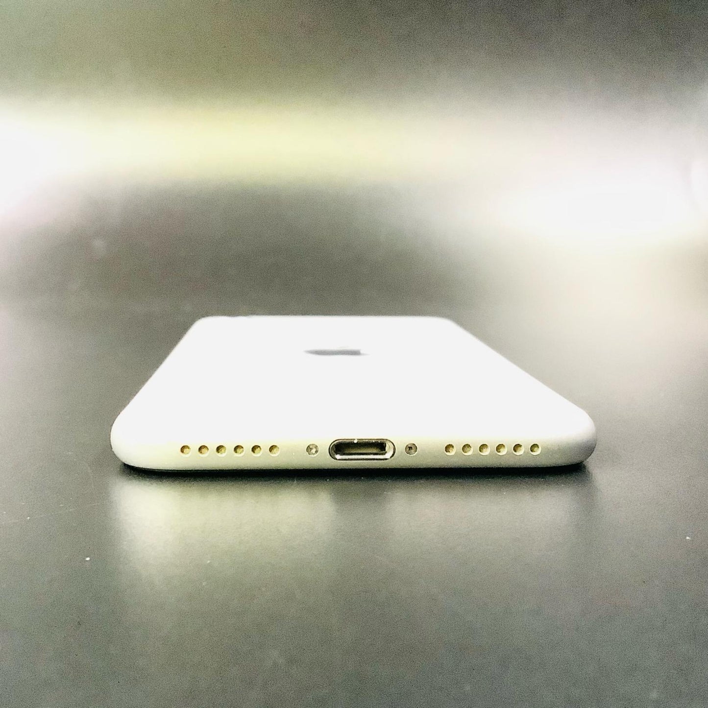 【全額返金保証】【最速発送】Apple iPhone iPhone SE（第2世代） 64GB ホワイト au SIMフリー 白ロム 動作確認済 73%