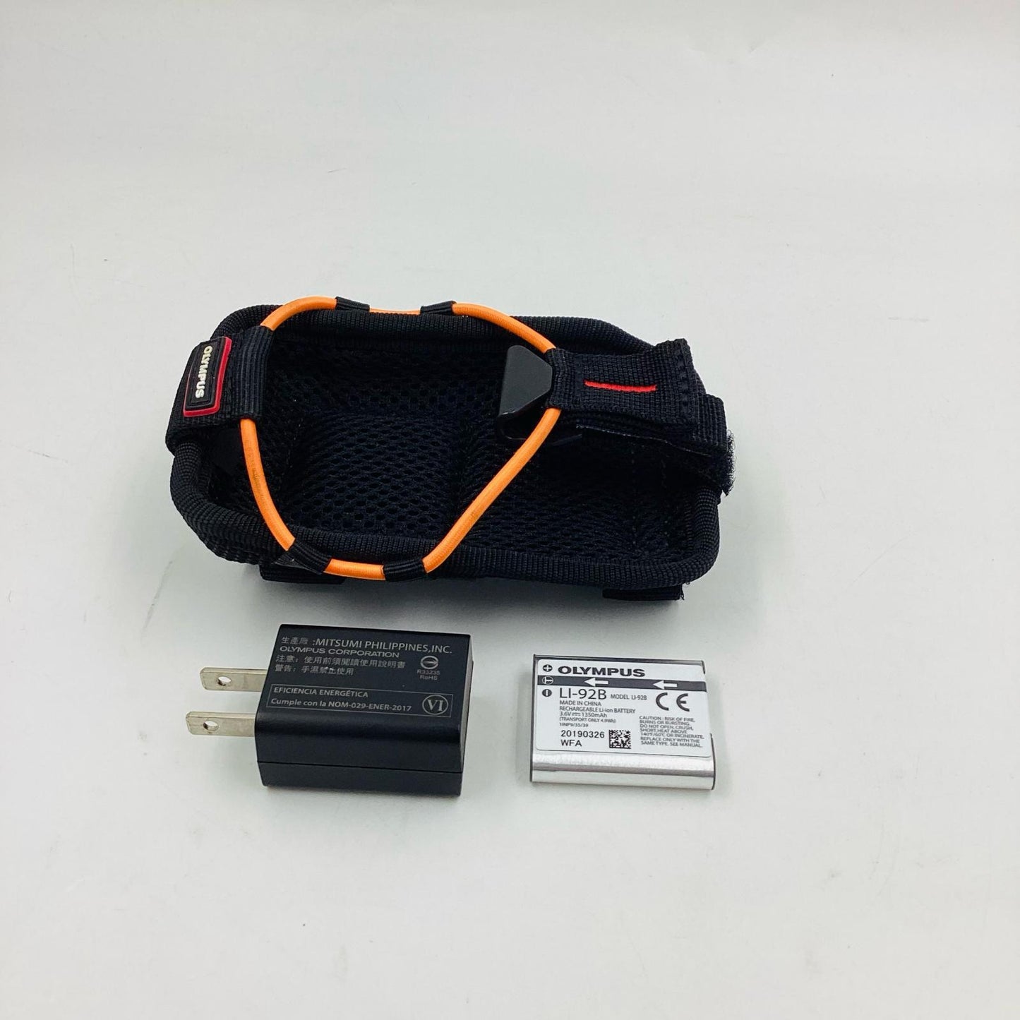 【全額返金保証】【最速発送】OLYMPUS コンパクトデジタルカメラ Tough TG-6 美品 動作確認済