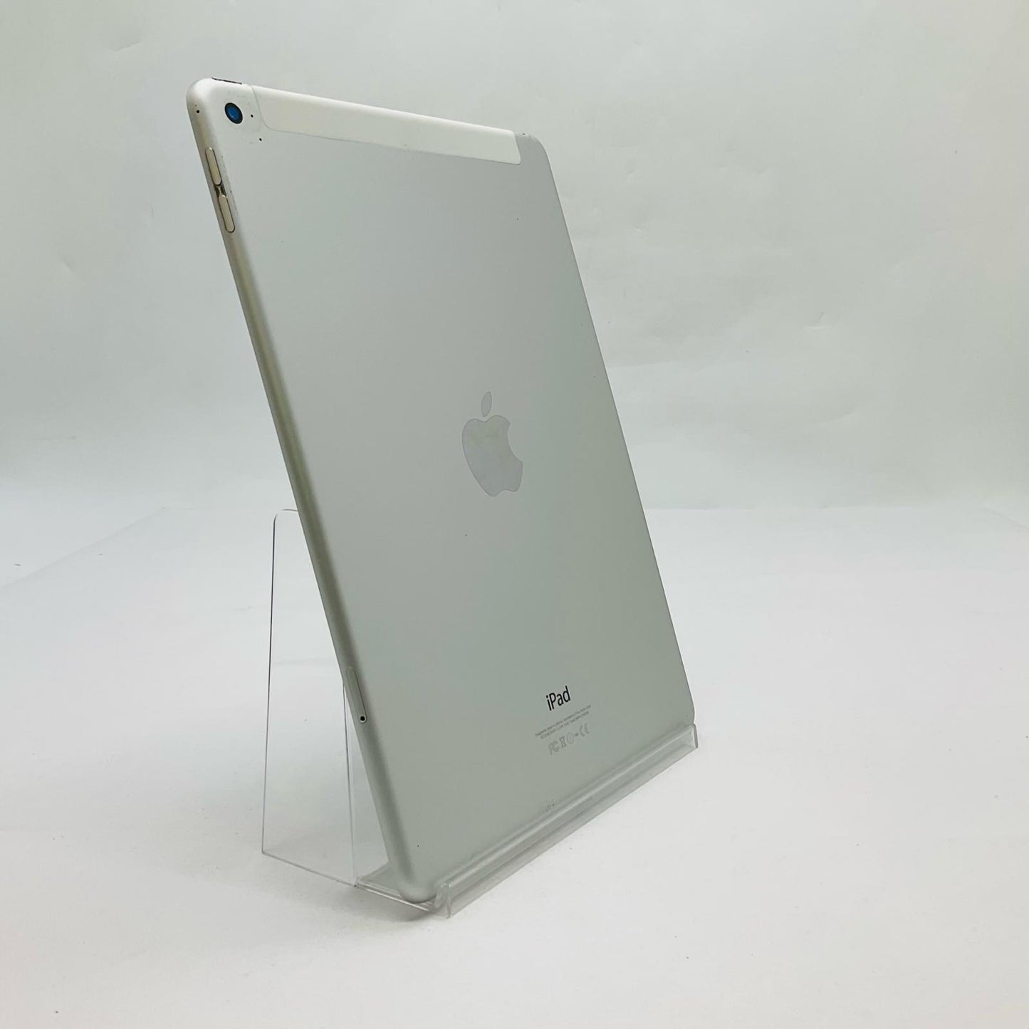 【全額返金保証】【最速発送】Apple iPad Air 9.7インチ 第2世代 64GB シルバー WiFi+Cellular docomo 白ロム 美品 動作確認済
