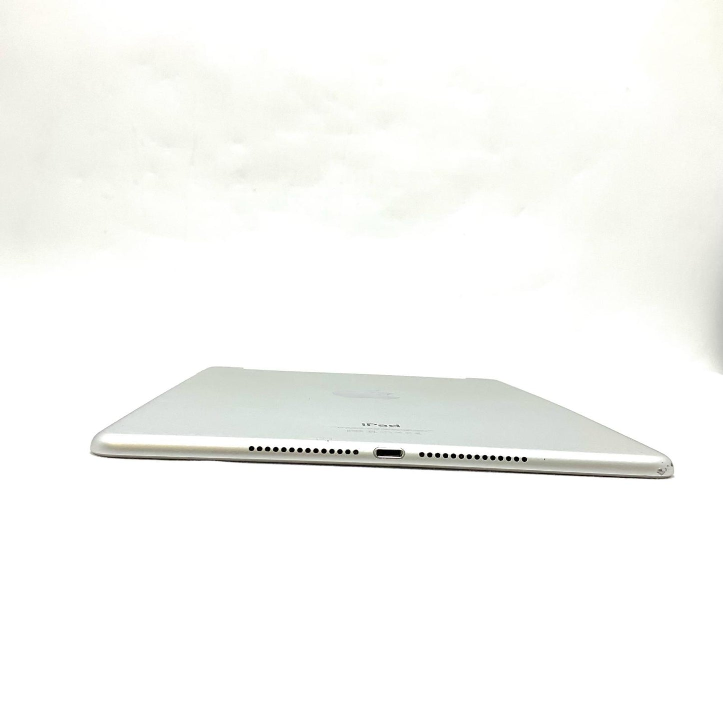 【全額返金保証】【最速発送】Apple iPad Air 9.7インチ 第2世代 64GB シルバー WiFi+Cellular docomo 白ロム 美品 動作確認済