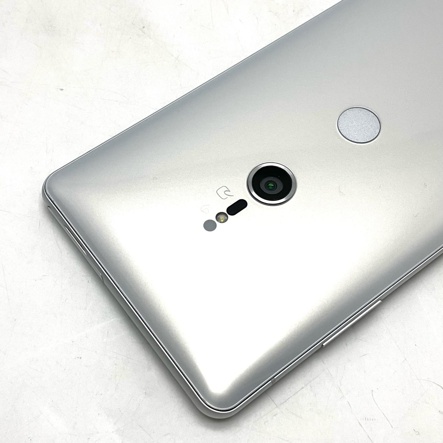 【全額返金保証】【最速発送】Sony Xperia XZ3 64GB ホワイトシルバー au SOV39 白ロム 動作確認済
