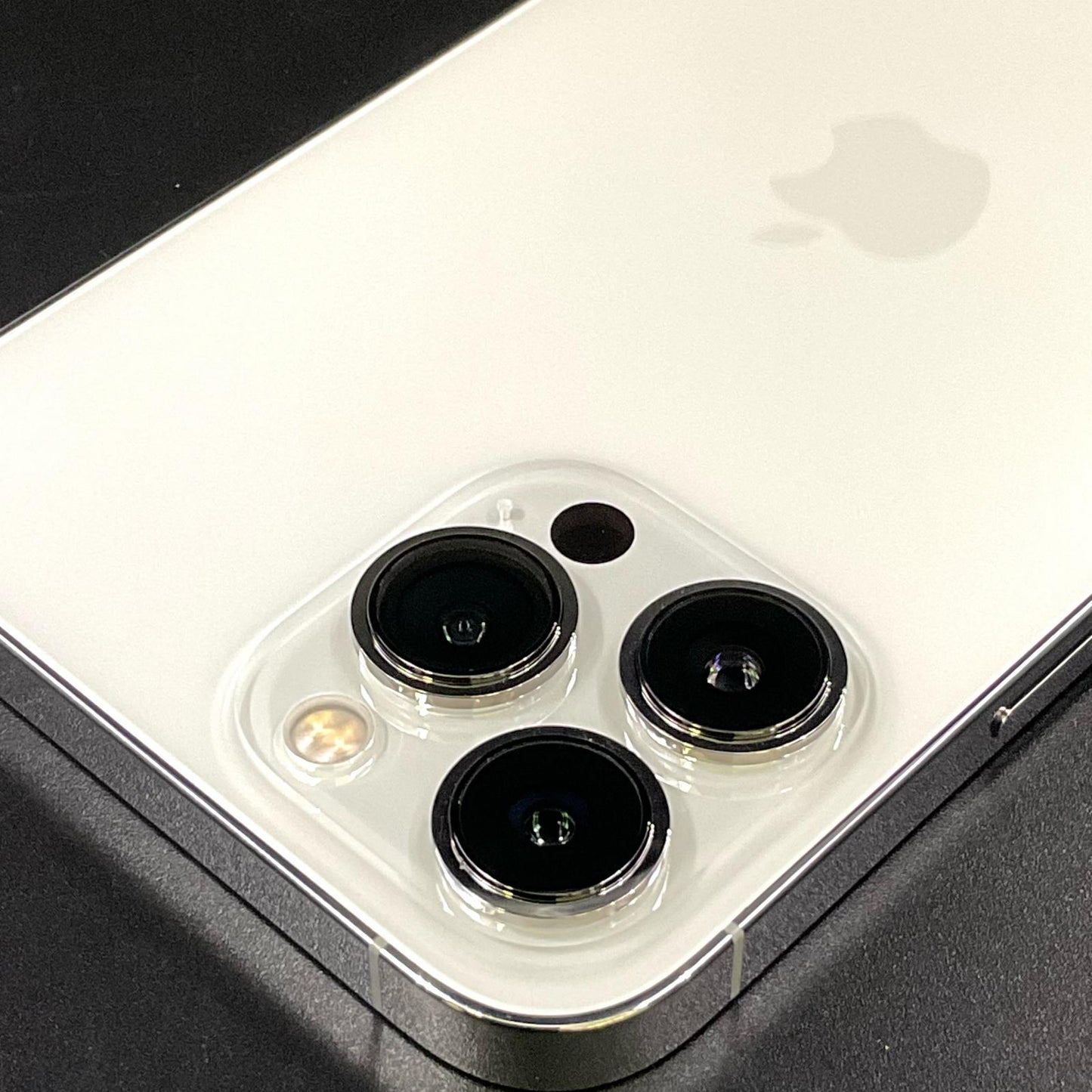 【全額返金保証】【最速発送】Apple iPhone iPhone 13 Pro Max 256GB シルバー au SIMフリー 白ロム 美品 動作確認済 86%