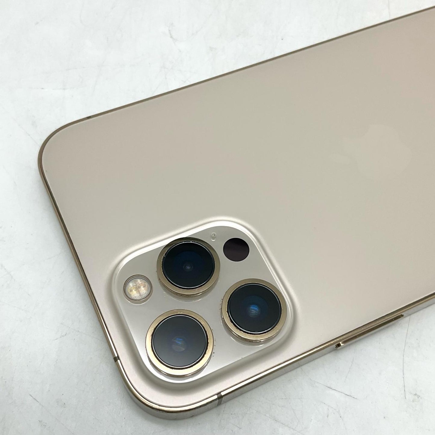 【全額返金保証】【最速発送】Apple iPhone iPhone 12 Pro Max 512GB ゴールド docomo SIMフリー 白ロム 動作確認済 79%