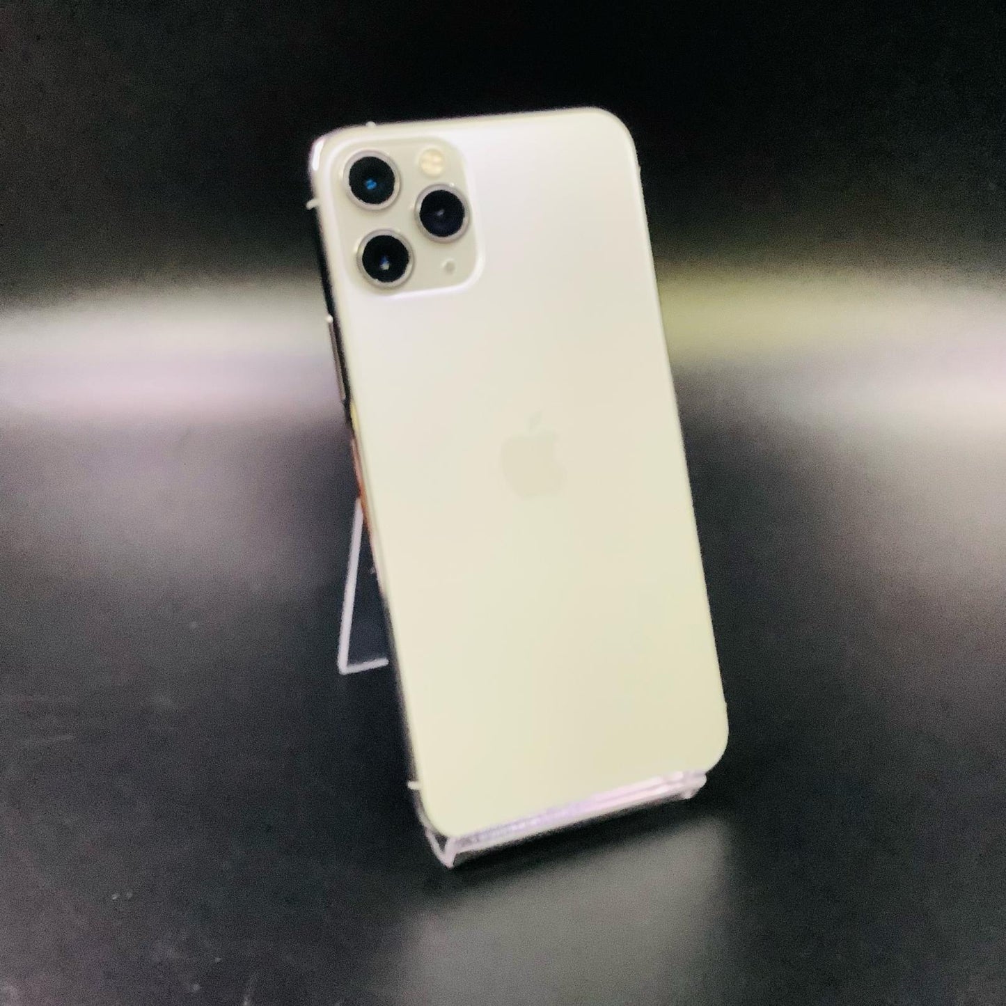 【全額返金保証】【最速発送】Apple iPhone iPhone 11 Pro 256GB シルバー docomo 白ロム 動作確認済 77%