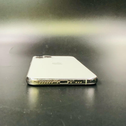 【全額返金保証】【最速発送】Apple iPhone iPhone 11 Pro 256GB シルバー docomo 白ロム 動作確認済 77%