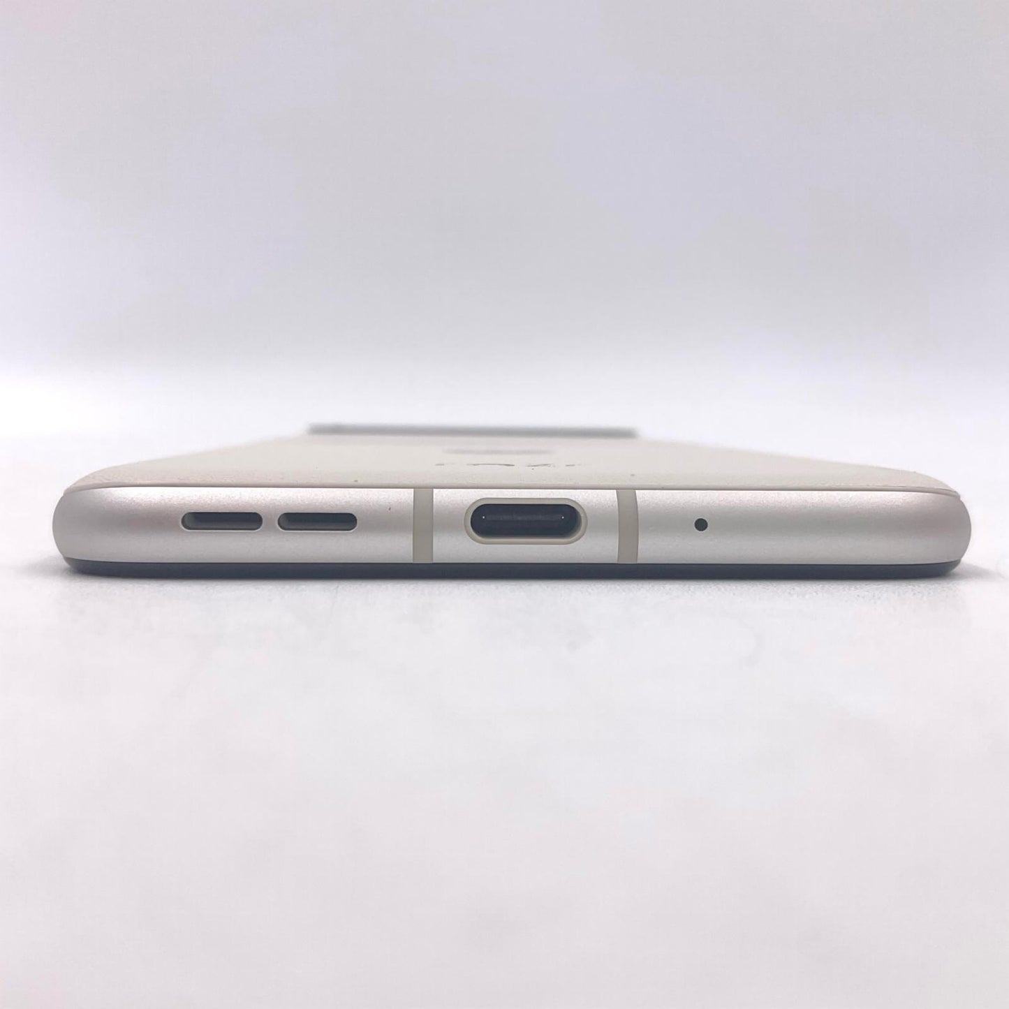 【全額返金保証】【最速発送】Motorola razr 40 256GB バニラクリーム SIMフリー XT2323-4 白ロム 超美品 動作確認済