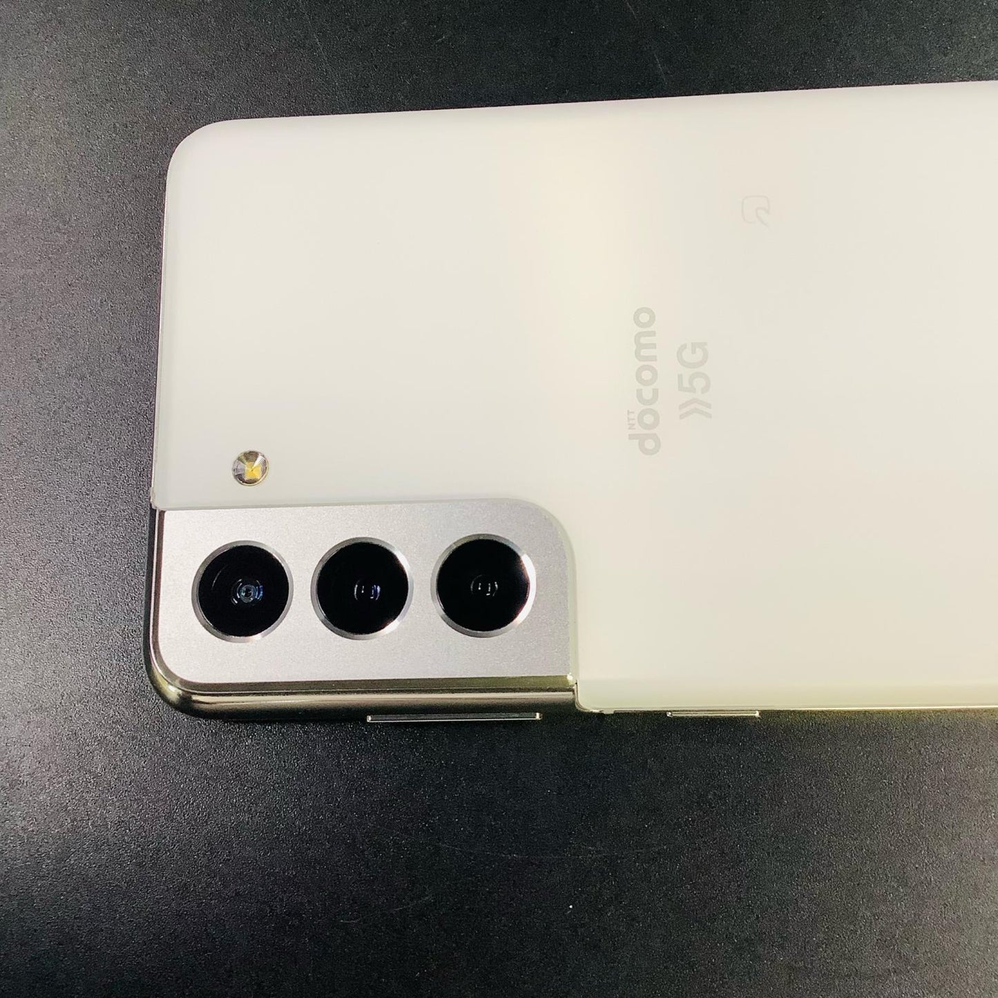 【最速発送】 Galaxy S21 5G 256GB ホワイト系 docomo SIMフリー SC-51B 白ロム【難有】