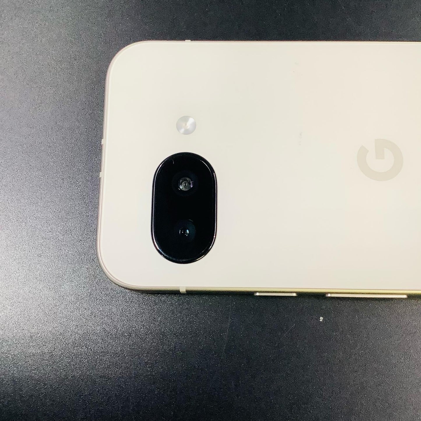 【最速発送】 Google Pixel 9a 128GB ホワイト系 docomo SIMフリー Pixel 9a 白ロム【難有】