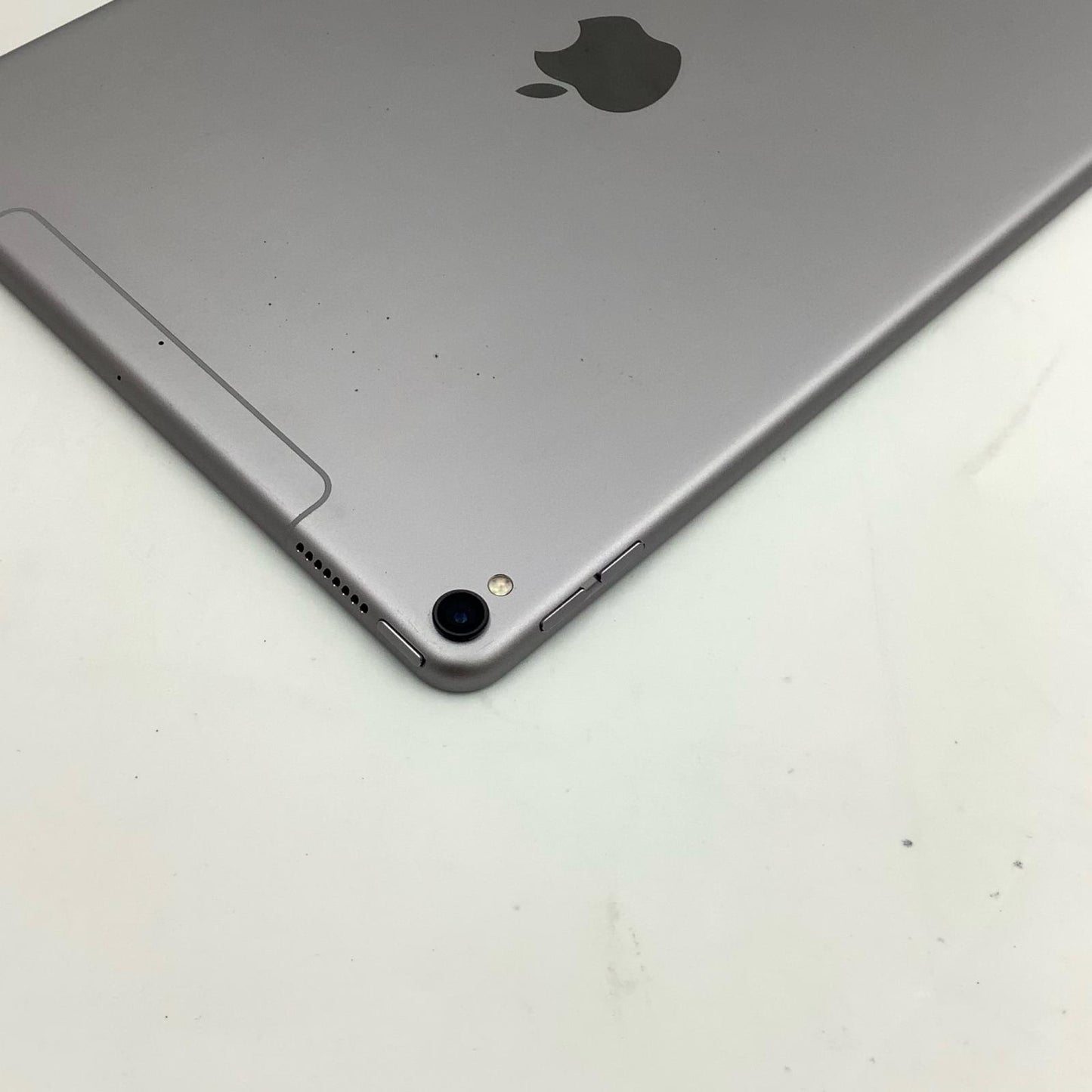 【最速発送】Apple iPad iPad Pro 10.5インチ Wi-Fi + Cellular 64GB Space Gray softbank 白ロム【難有】