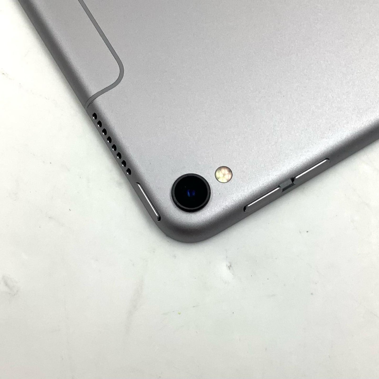 【最速発送】Apple iPad iPad Pro 10.5インチ Wi-Fi + Cellular 64GB Space Gray softbank 白ロム【難有】