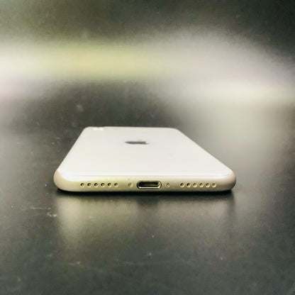 【全額返金保証】【最速発送】Apple iPhone iPhone SE (第3世代) 64GB Starlight au SIMフリー 白ロム 動作確認済 86%