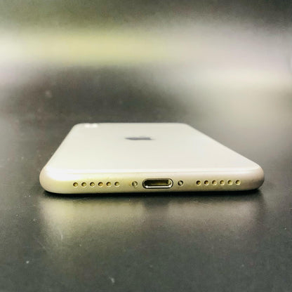【全額返金保証】【最速発送】Apple iPhone iPhone SE (第3世代) 64GB Starlight au SIMフリー 白ロム 動作確認済 86%