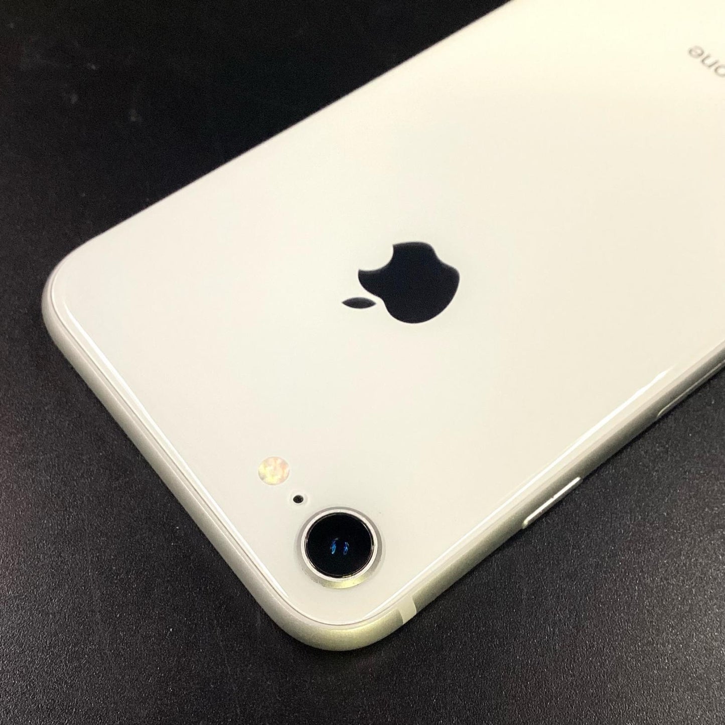 【最速発送】Apple iPhone iPhone 8 64GB シルバー au 白ロム【難有】 76%