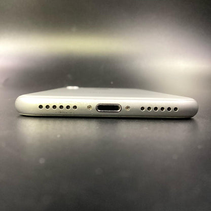 【最速発送】Apple iPhone iPhone 8 64GB シルバー au 白ロム【難有】 76%