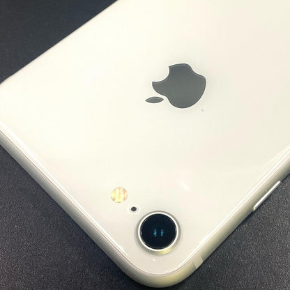 【全額返金保証】【最速発送】Apple iPhone iPhone 8 64GB シルバー au 白ロム 美品 動作確認済 96%