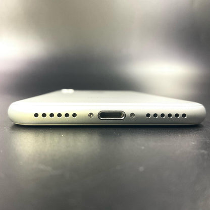 【全額返金保証】【最速発送】Apple iPhone iPhone 8 64GB シルバー au 白ロム 美品 動作確認済 96%